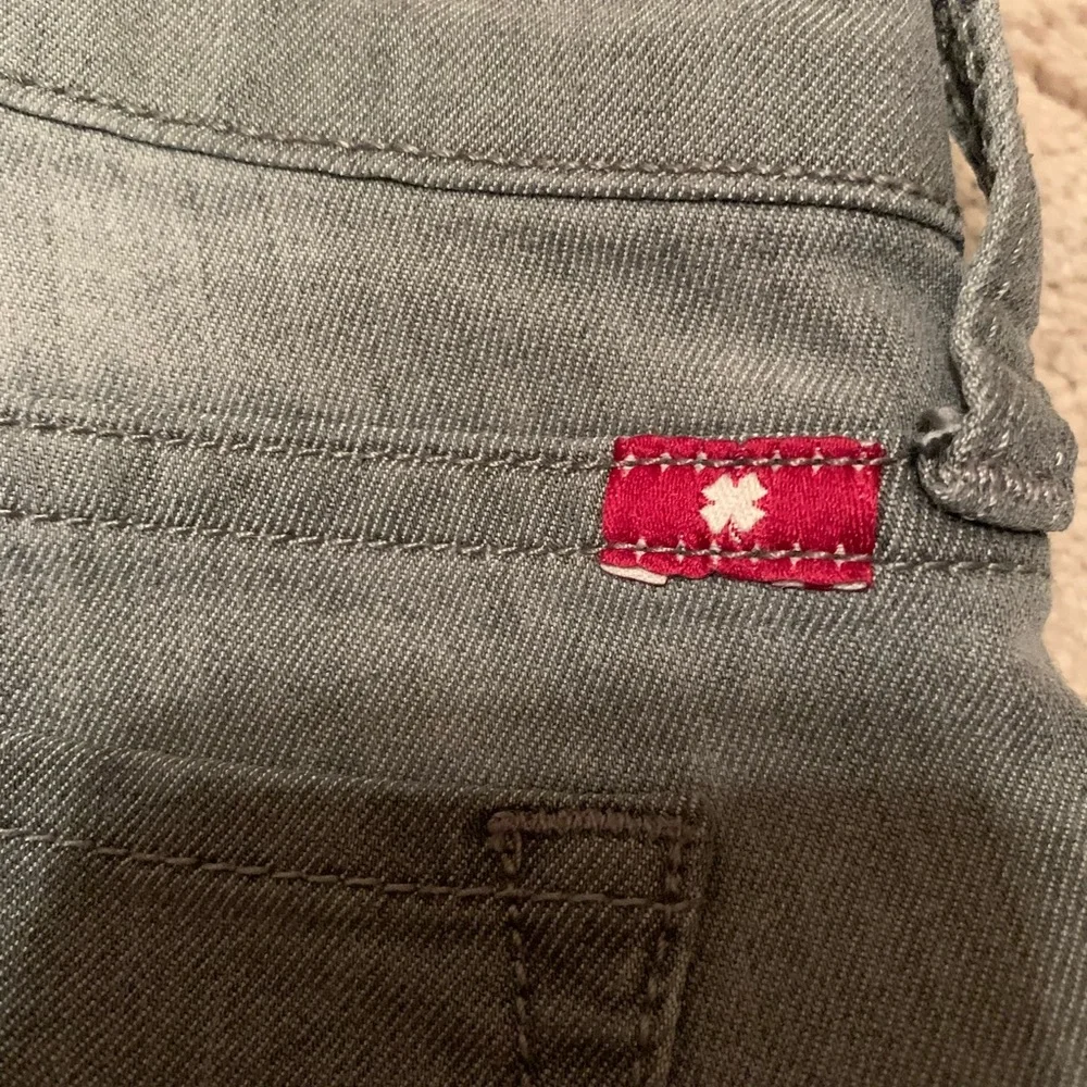 NWOT Lucky Brand Charlie Super Skinny. Size 4/27. Light gray. - Picture 8 of 12